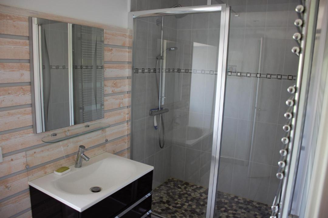 Photo of Bathroom in Courcoury