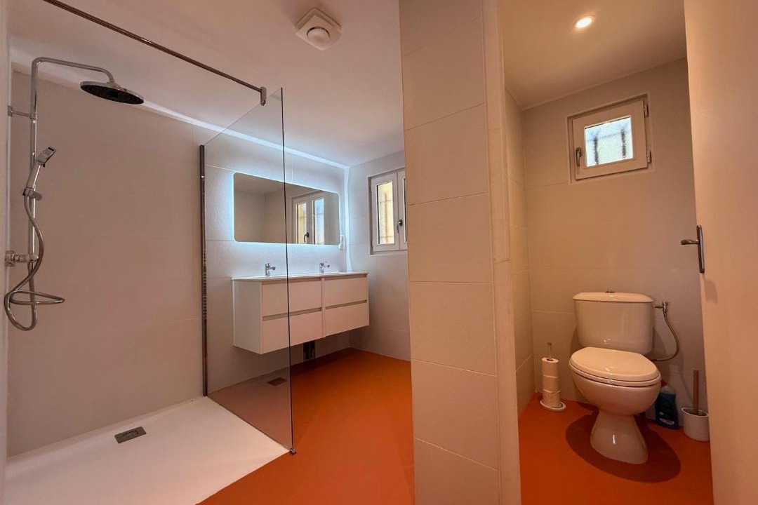 Photo of Bathroom in Angoisse