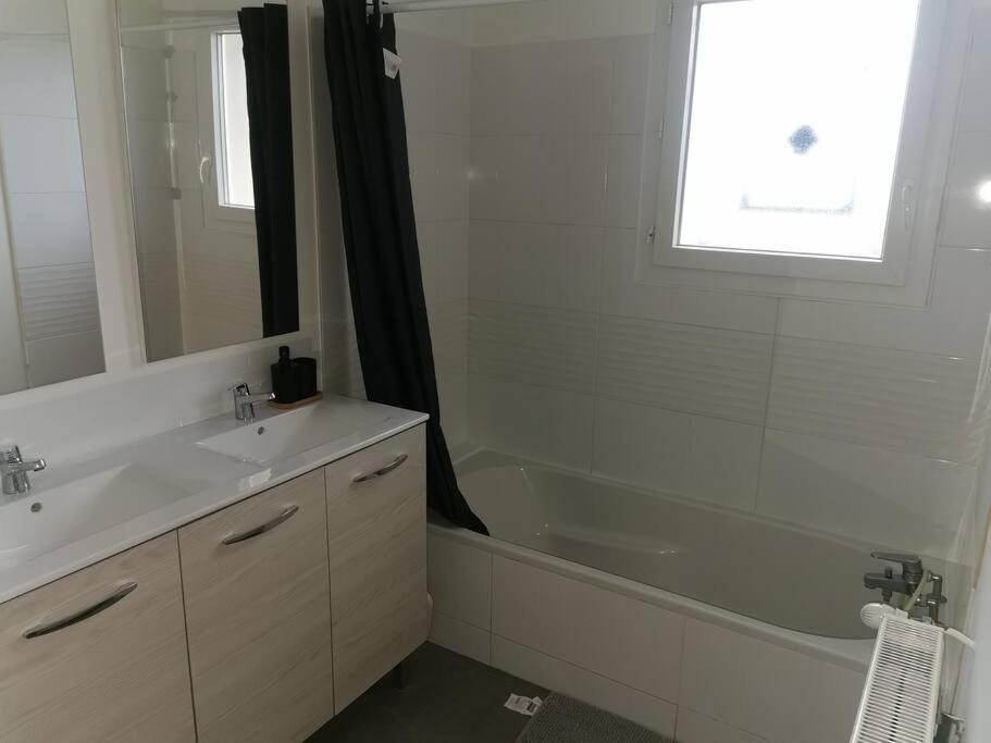 Photo of Bathroom in Saint-Andre-de-Cubzac