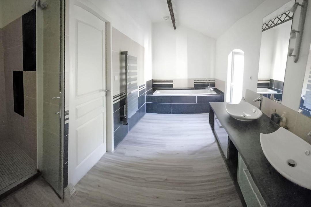 Photo of Bathroom in Saint-Pandelon