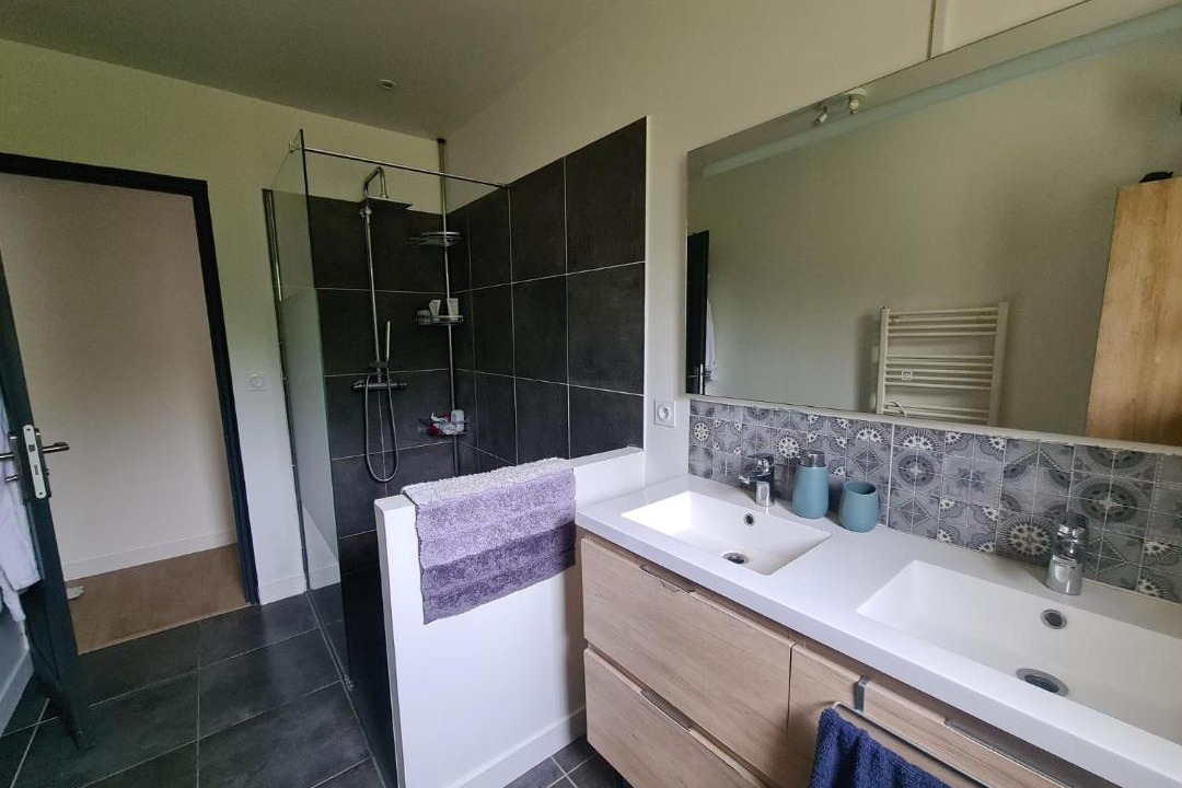 Photo of Bathroom in Saint-Yrieix-sur-Charente