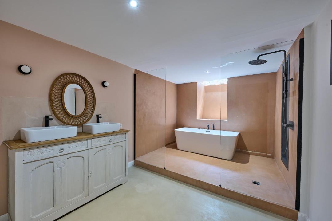 Photo of Bathroom in Bordeaux City Centre