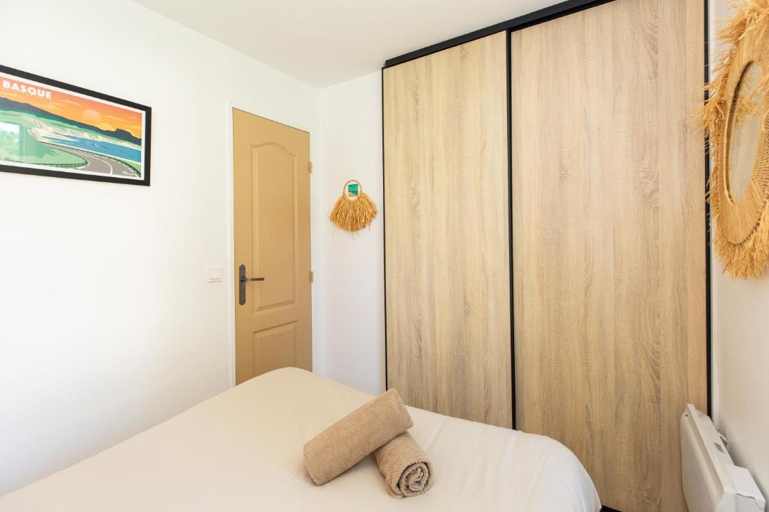 Photo of Bedroom in Behobie