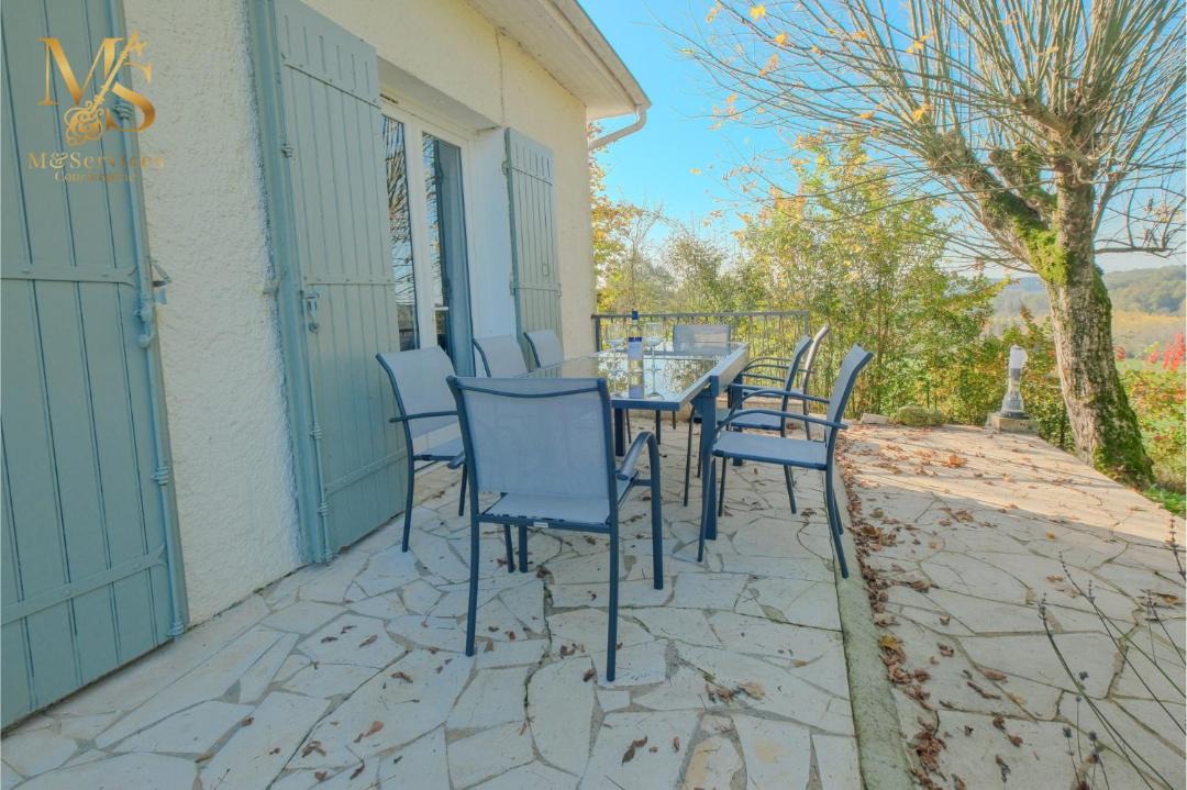 Photo of Patio Balcony in Saint-Georges-de-Montclard