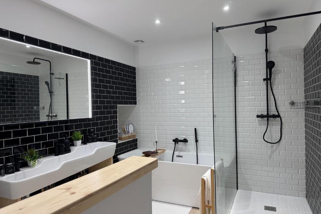 Photo of Bathroom in Naujan-et-Postiac