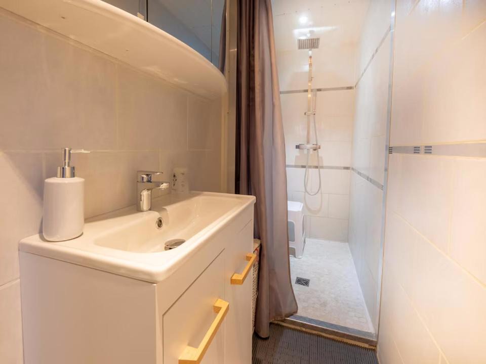 Photo of Bathroom in Saint-Leon-sur-Vezere
