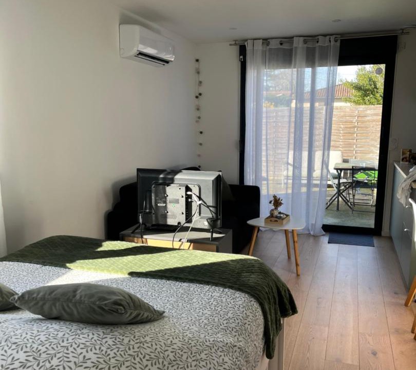 Photo of Bedroom in Castelnau-de-Medoc
