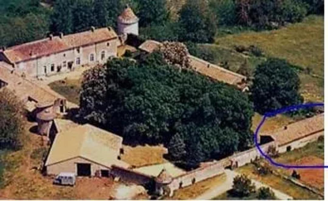 Photo of Buildings in Anche