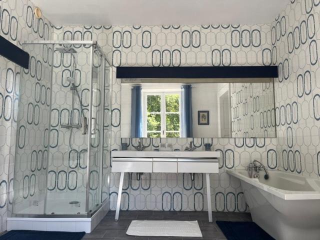 Photo of Bathroom in Celle-Levescault