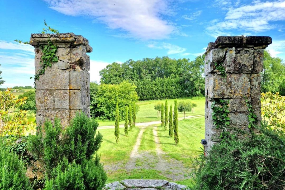 Photo of Others in Saint-Romain-la-Virvee