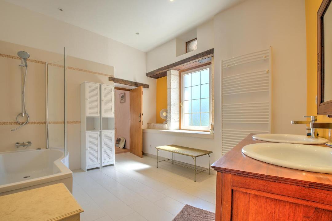 Photo of Bathroom in Bourdeilles