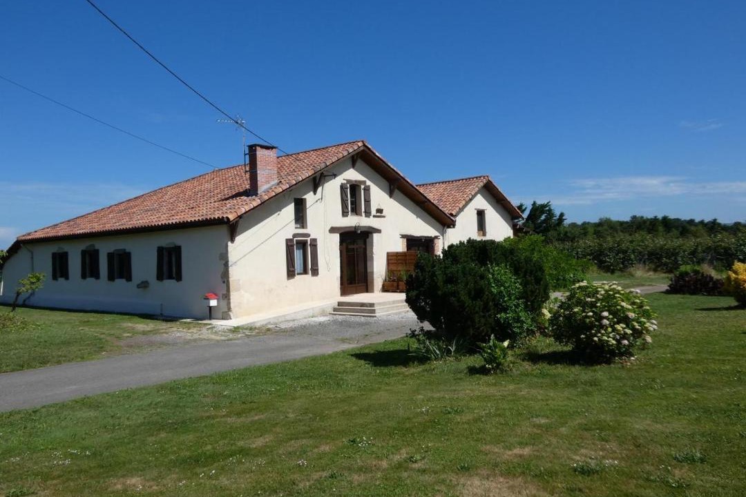 Photo of Buildings in Saint-Lon-les-Mines