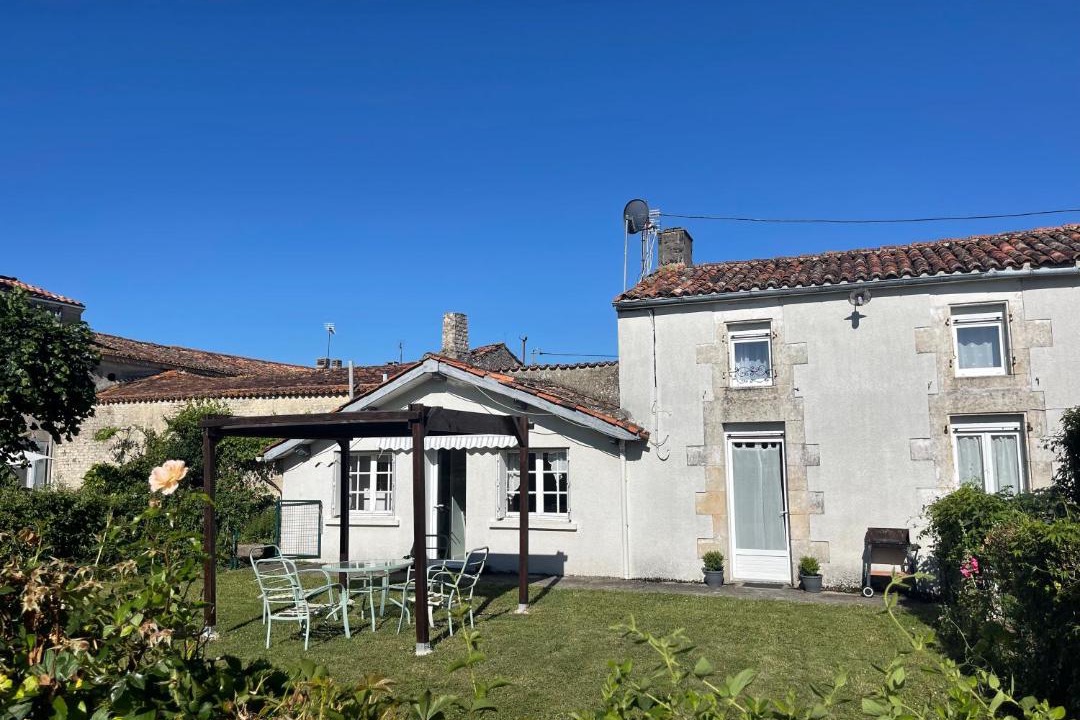 Photo of Buildings in Duil-sur-le-Mignon