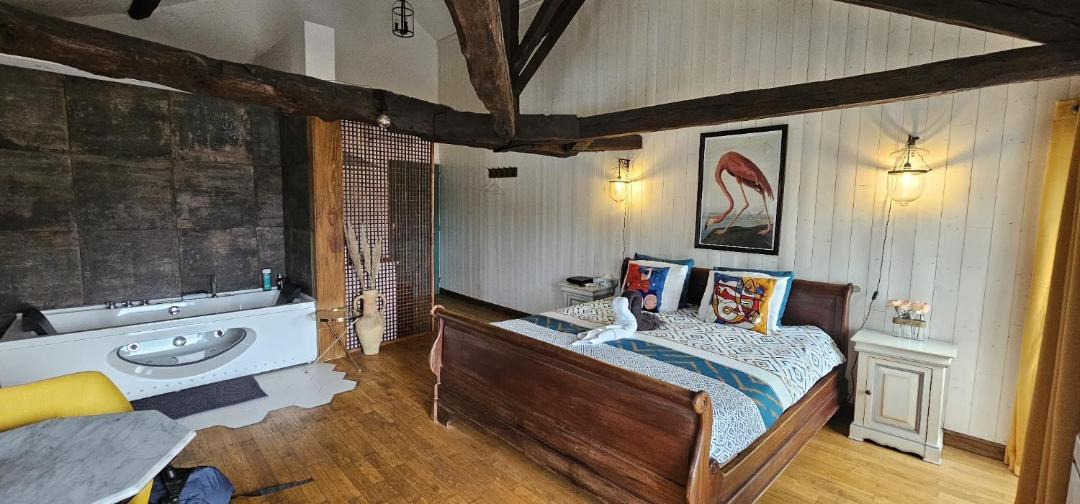 Photo of Bedroom in Confolens