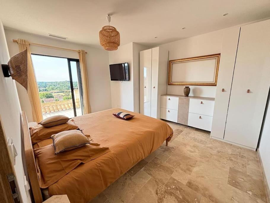 Photo of Bedroom in Beaumes-de-Venise
