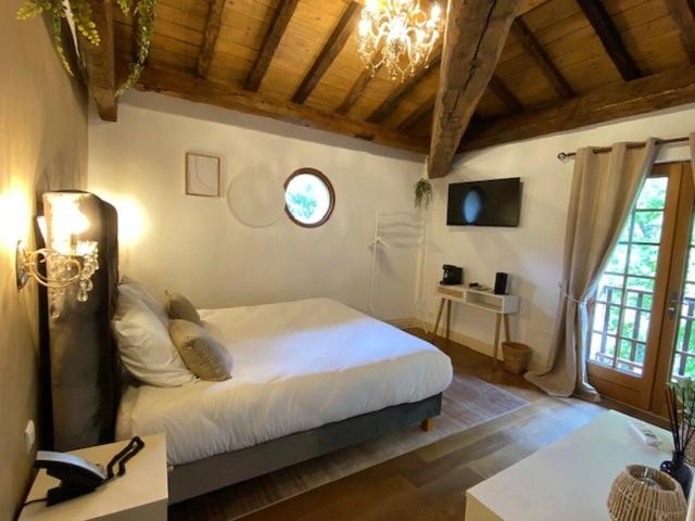 Photo of Bedroom in Camiac-et-Saint-Denis