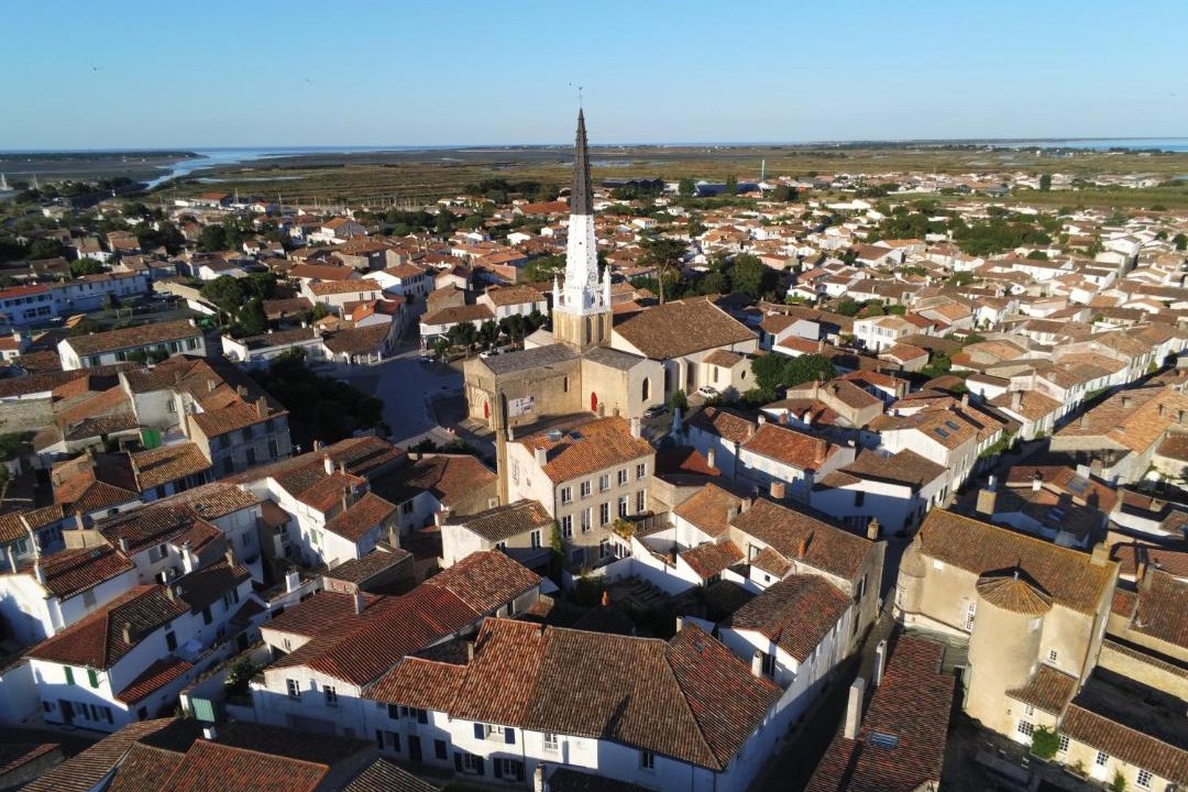 Photo of Buildings in Ars-en-Re