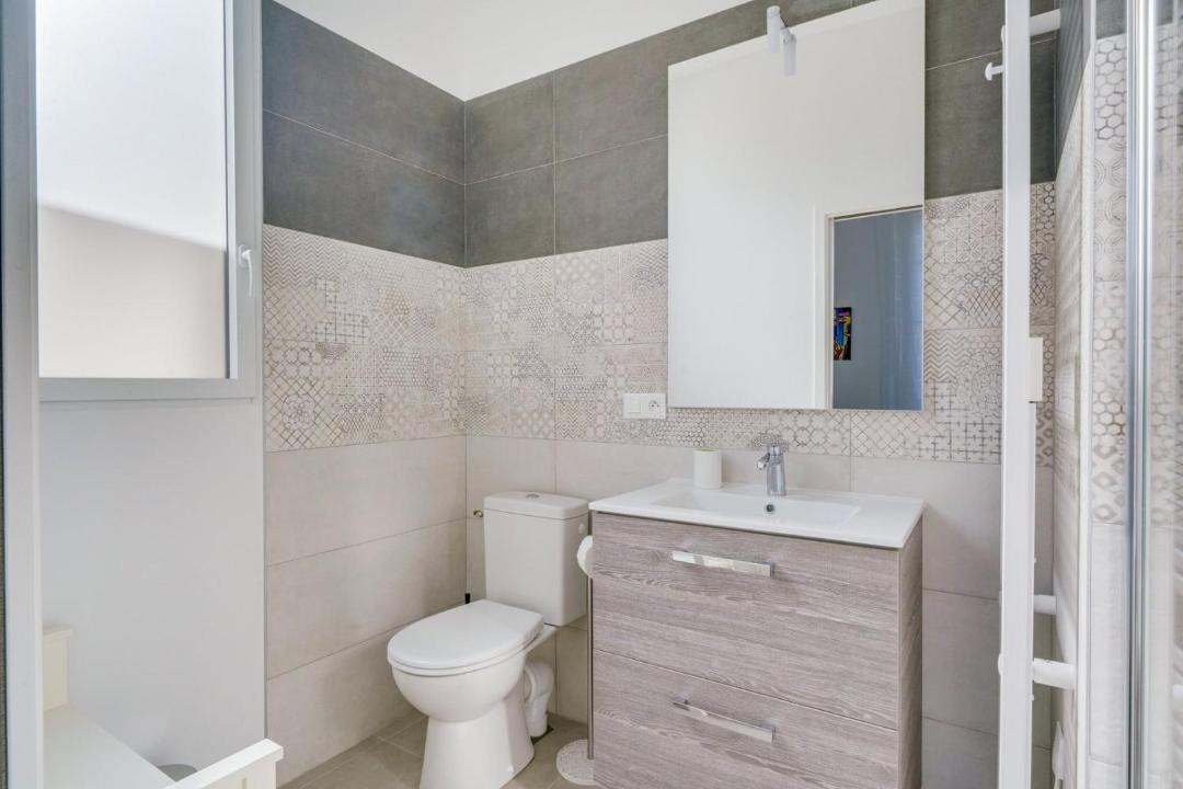 Photo of Bathroom in Cenon