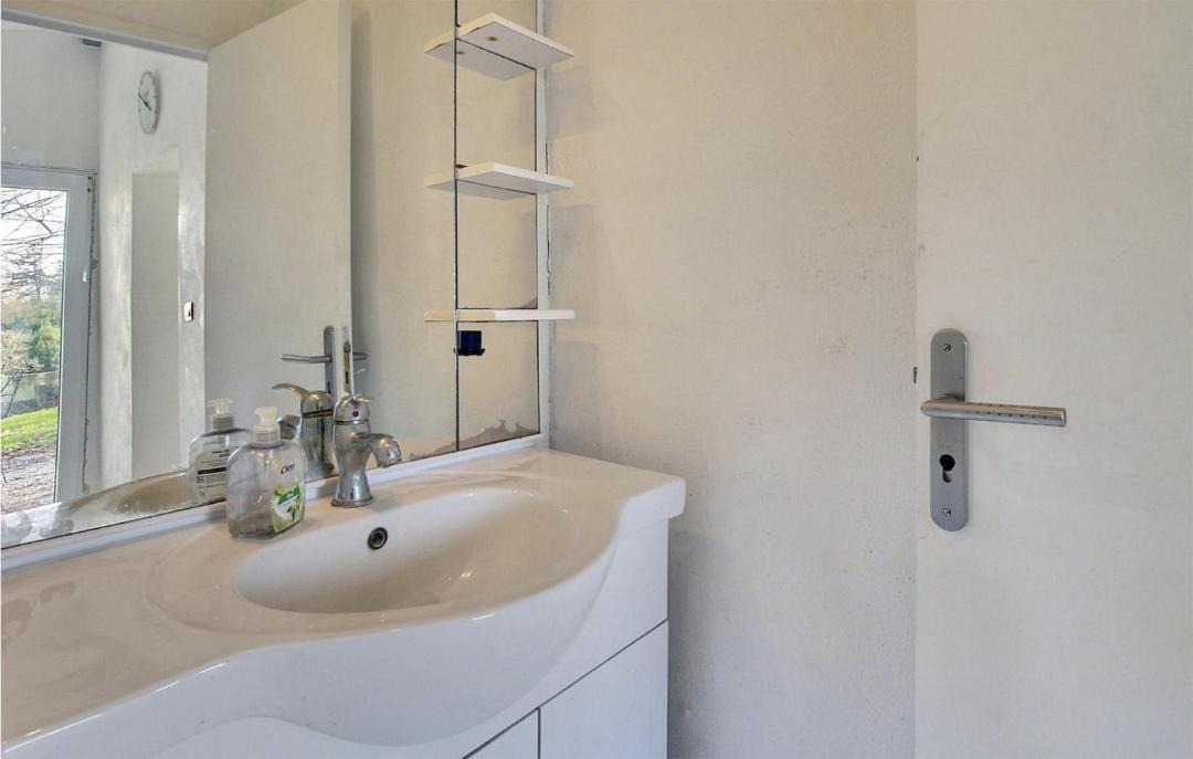 Photo of Bathroom in Saint-Denis-du-Pin