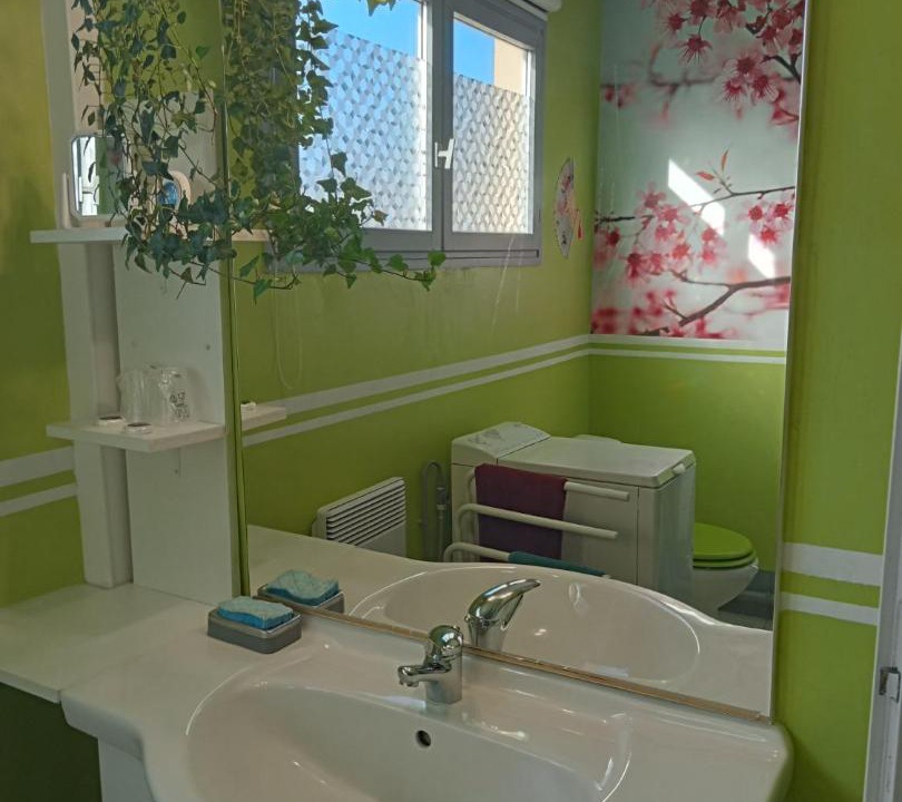 Photo of Bathroom in Saint-Medard-de-Guizieres