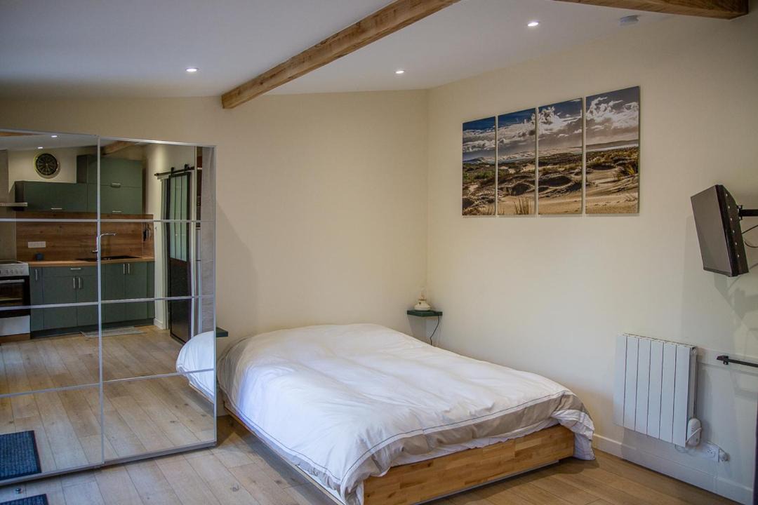 Photo of Bedroom in Saint-Aubin-de-Medoc