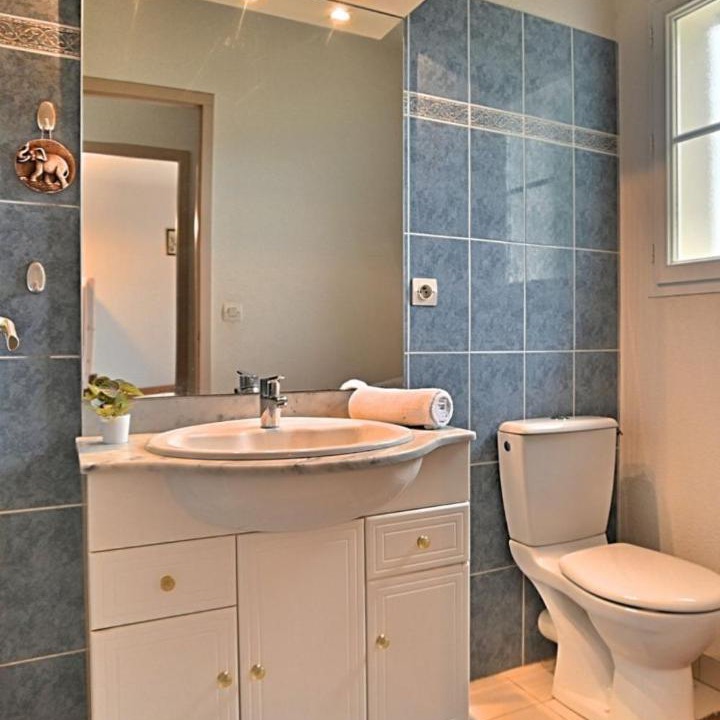 Photo of Bathroom in Domino