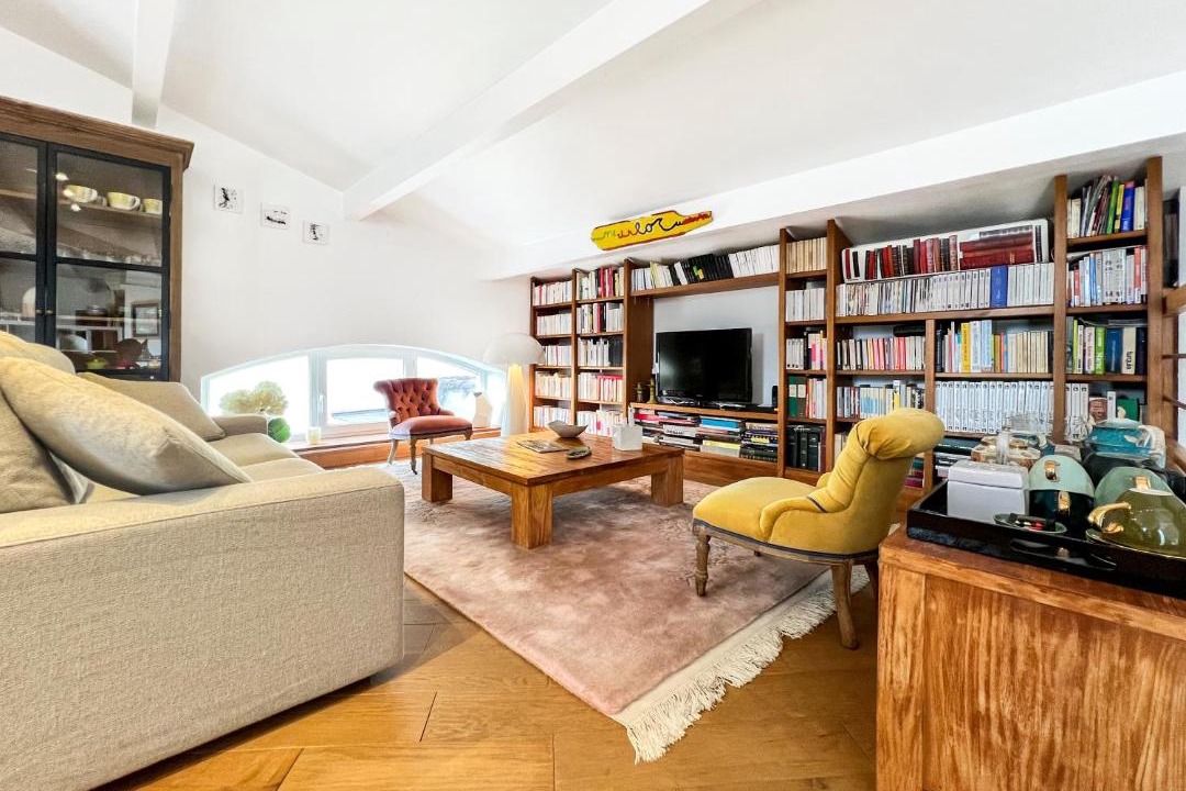 Photo of Livingroom in Bordeaux Golden Triangle