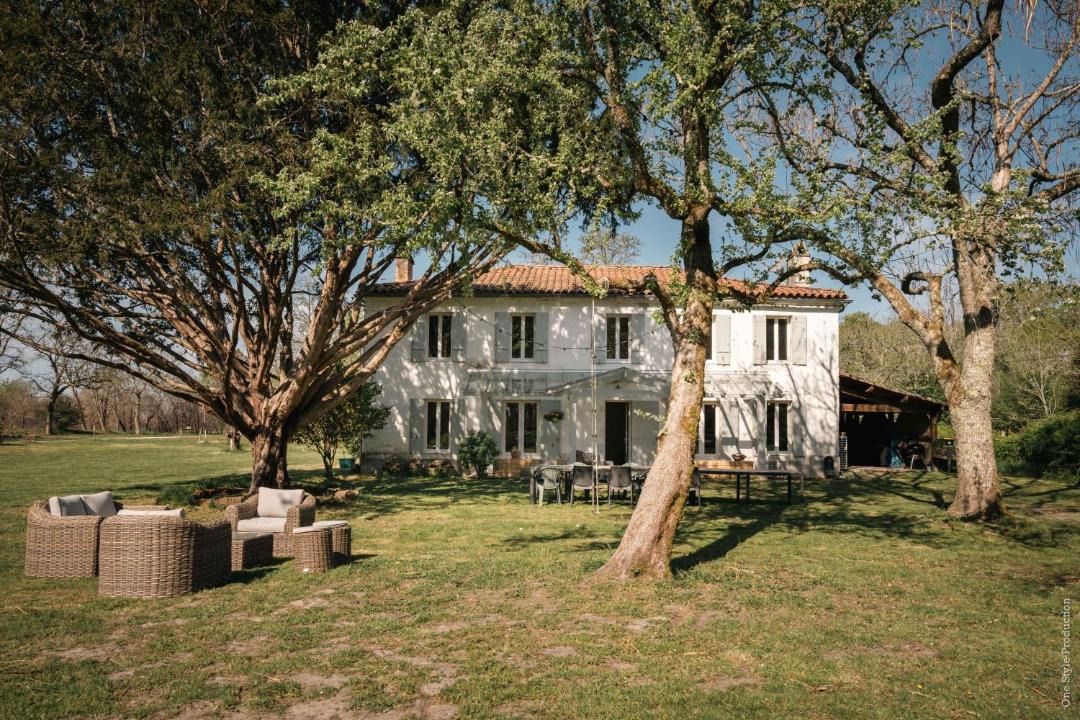 Photo of Buildings in Hostens
