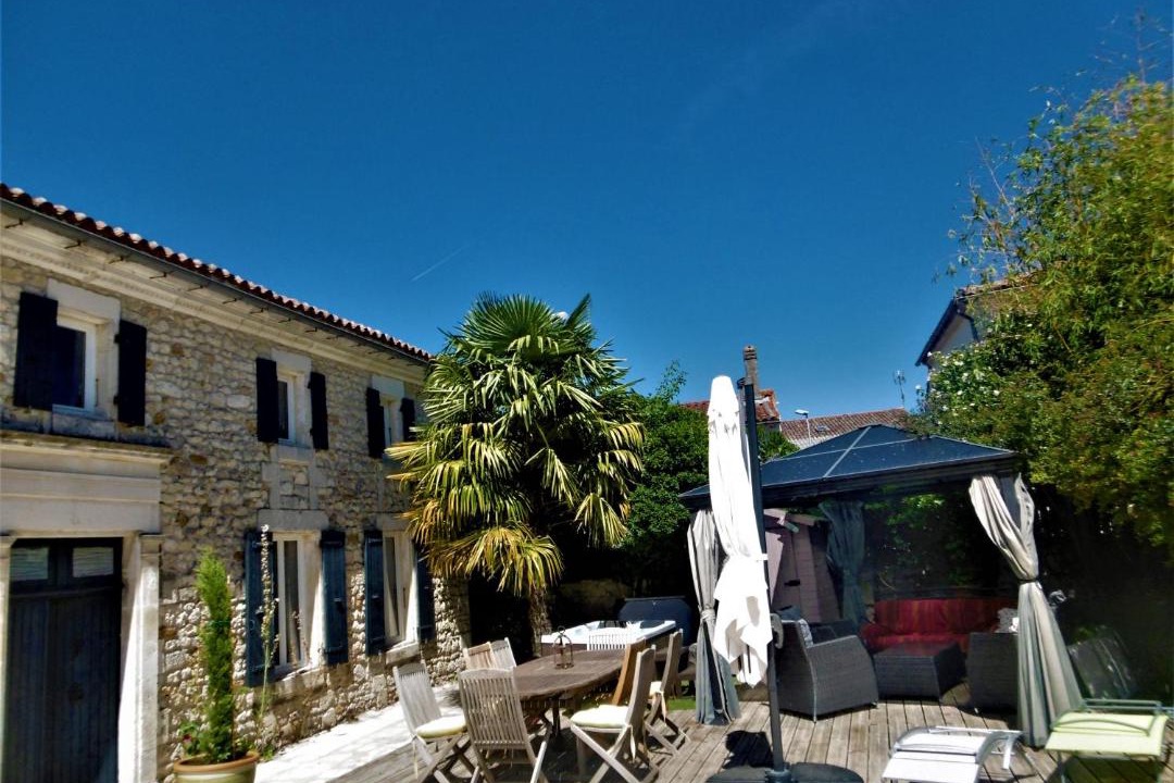 Photo of Buildings in Saujon