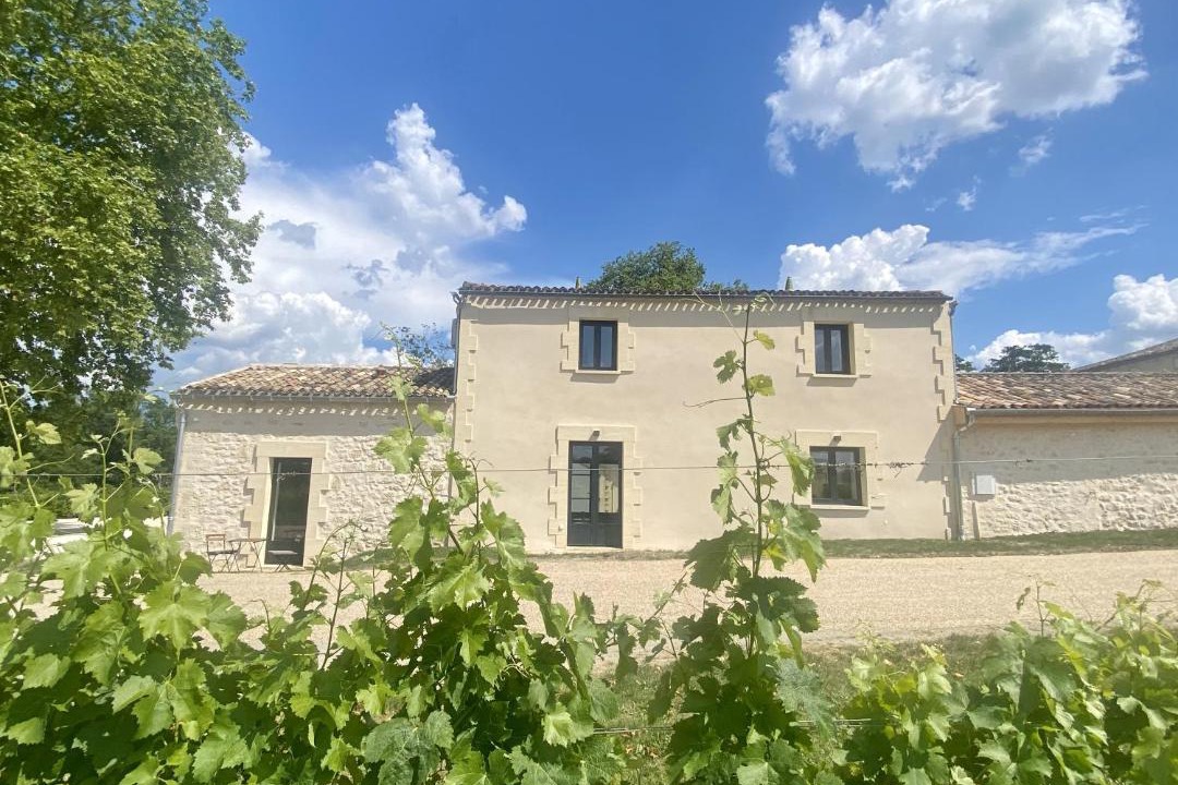 Photo of Buildings in Verac
