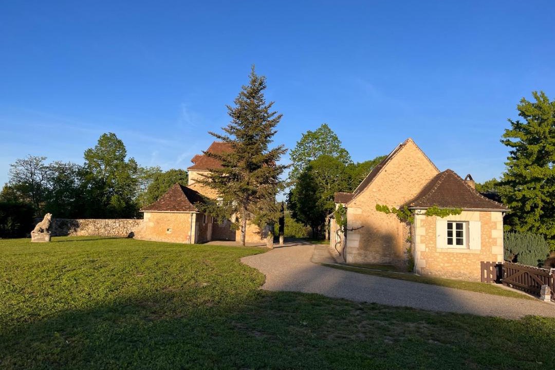 Photo of Buildings in Campsegret