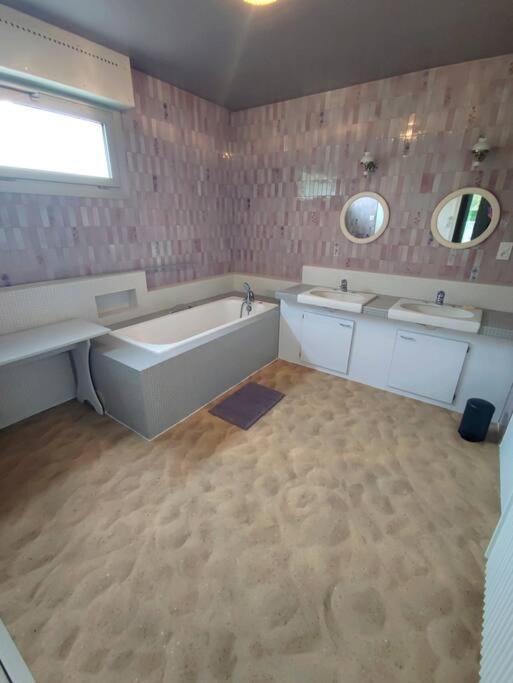 Photo of Bathroom in Nueil-les-Aubiers