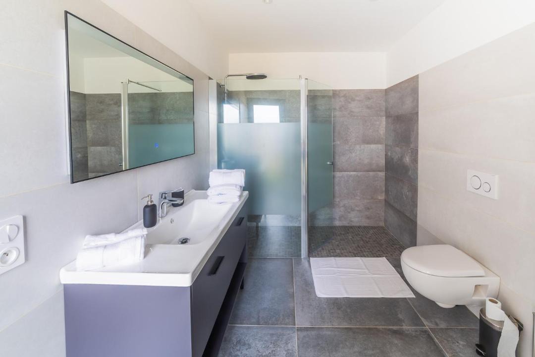 Photo of Bathroom in Libourne