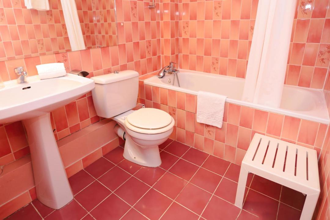 Photo of Bathroom in Saint-Maixent-l'Ecole