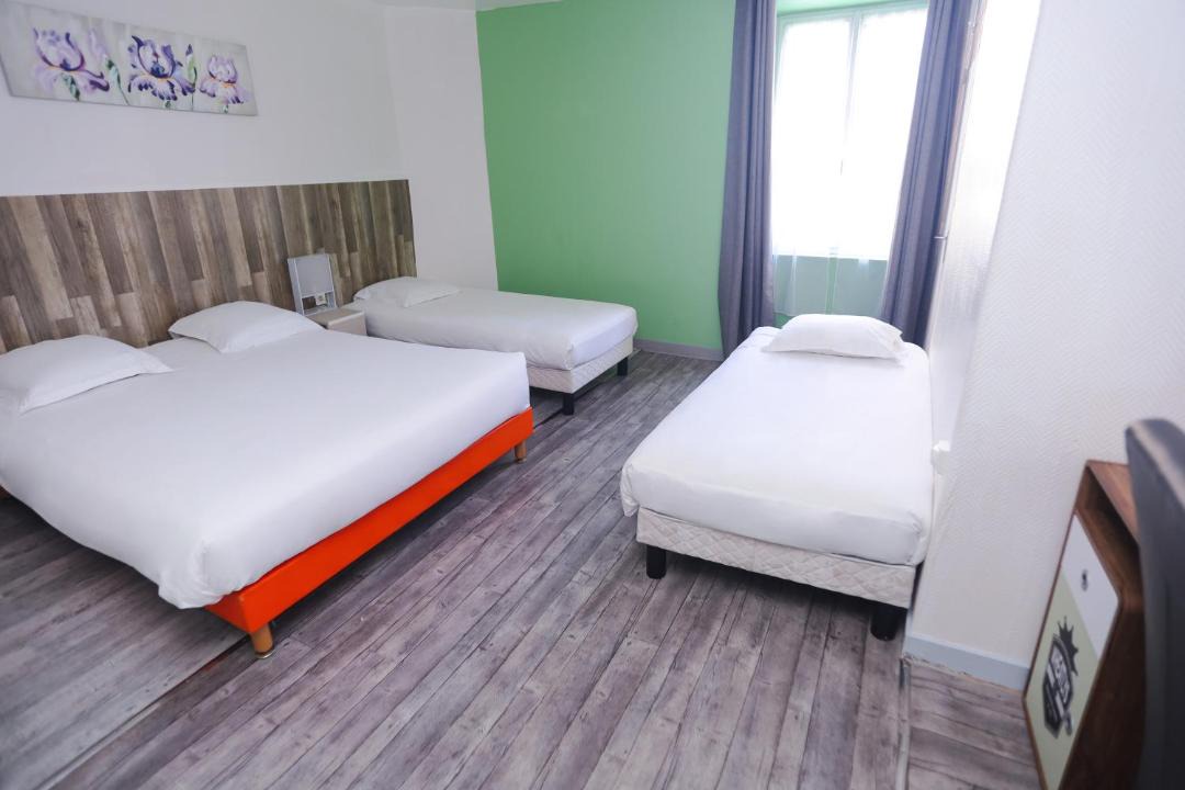 Photo of Bedroom in Saint-Maixent-l'Ecole