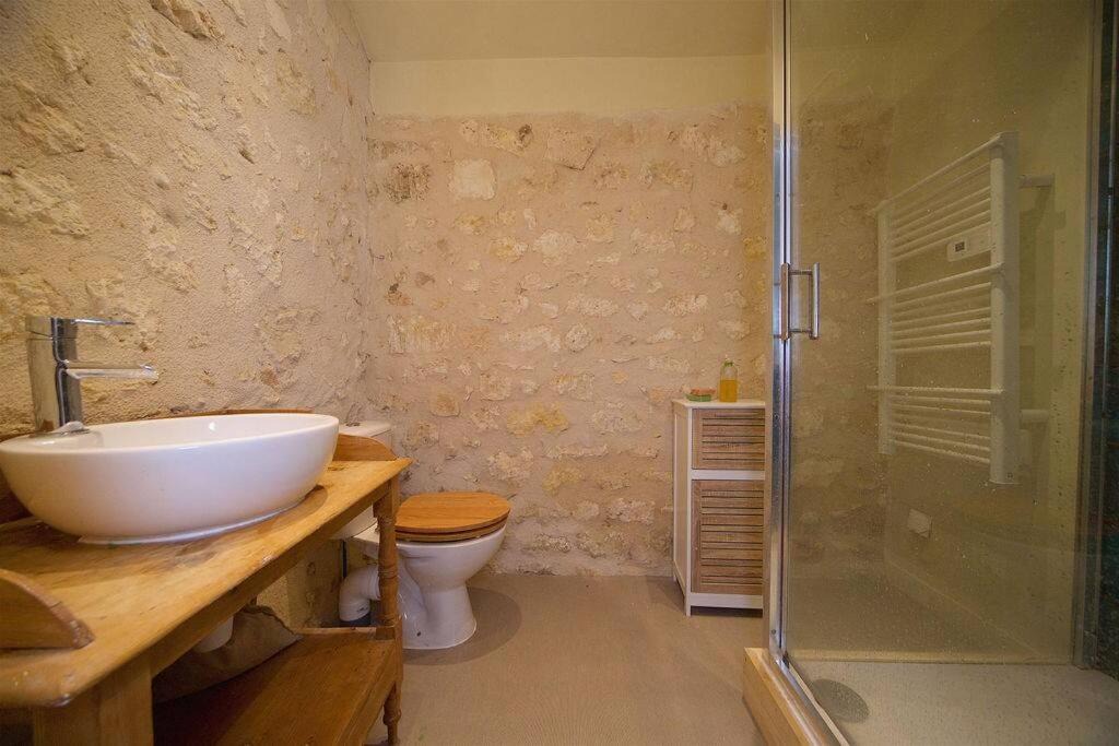 Photo of Bathroom in La Tour-Blanche-Cercles