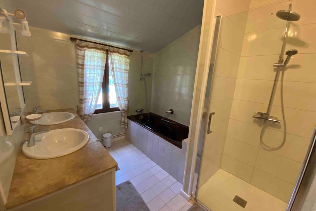 Photo of Bathroom in Saint-Julien-de-Lampon