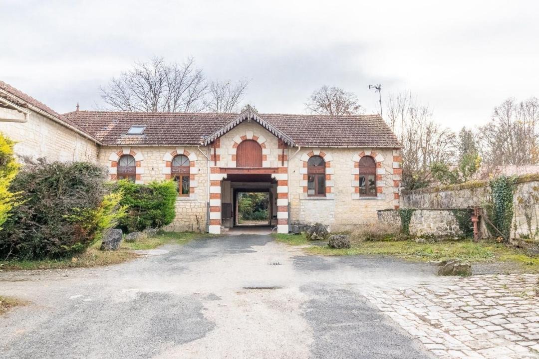 Photo of Buildings in Jonzac