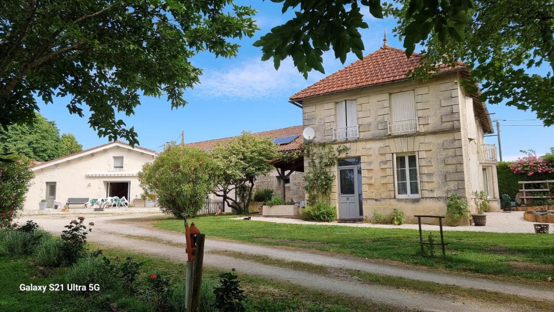 Photo of Buildings in Fontaines-d'Ozillac