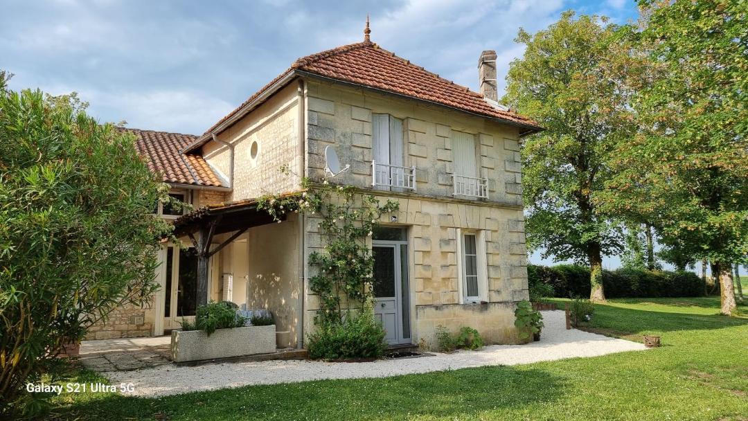 Photo of Buildings in Fontaines-d'Ozillac