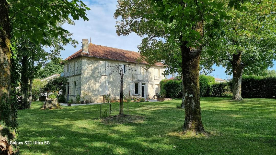 Photo of Buildings in Fontaines-d'Ozillac
