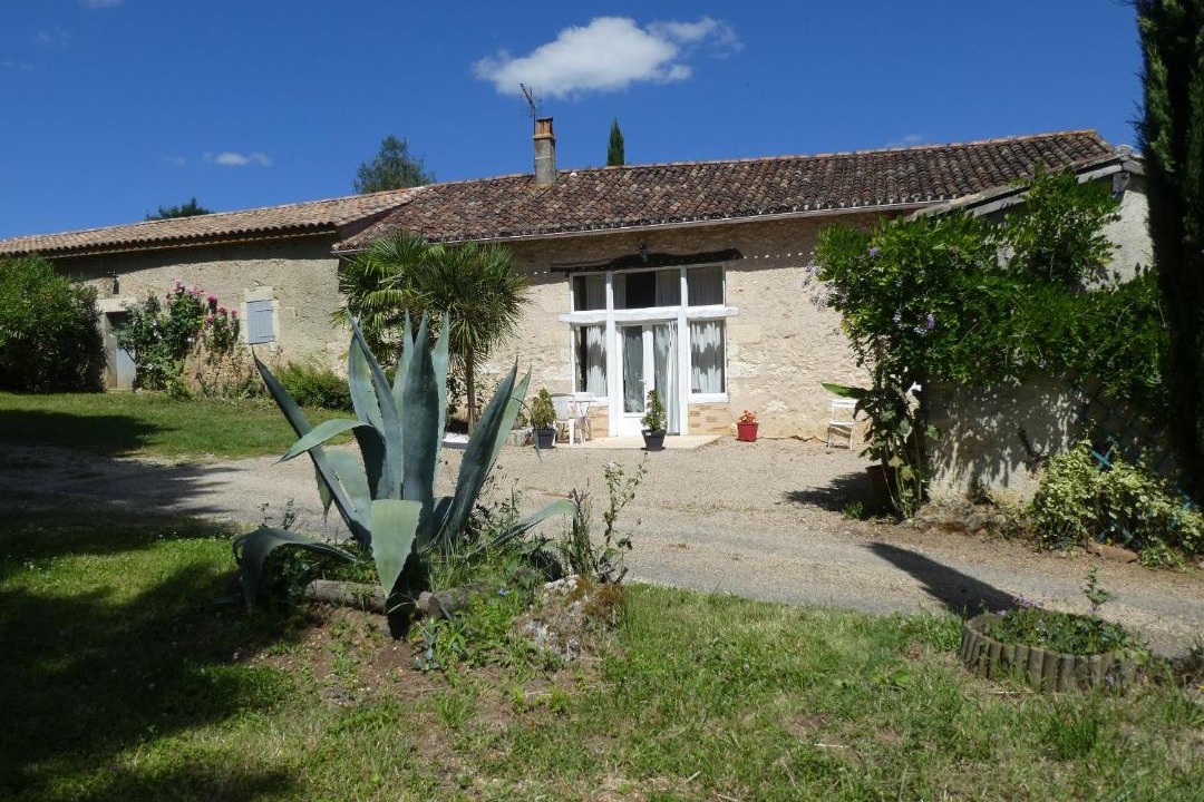 Photo of Buildings in Villamblard