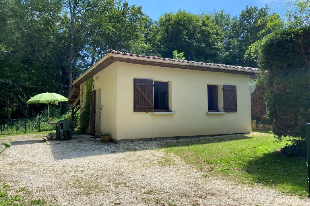 Photo of Buildings in Saint-Julien-de-Lampon