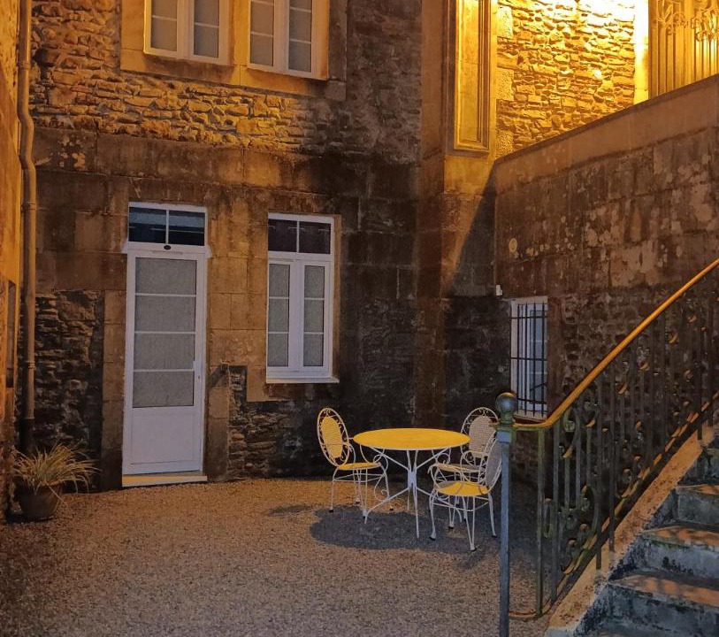 Photo of Buildings in Escos