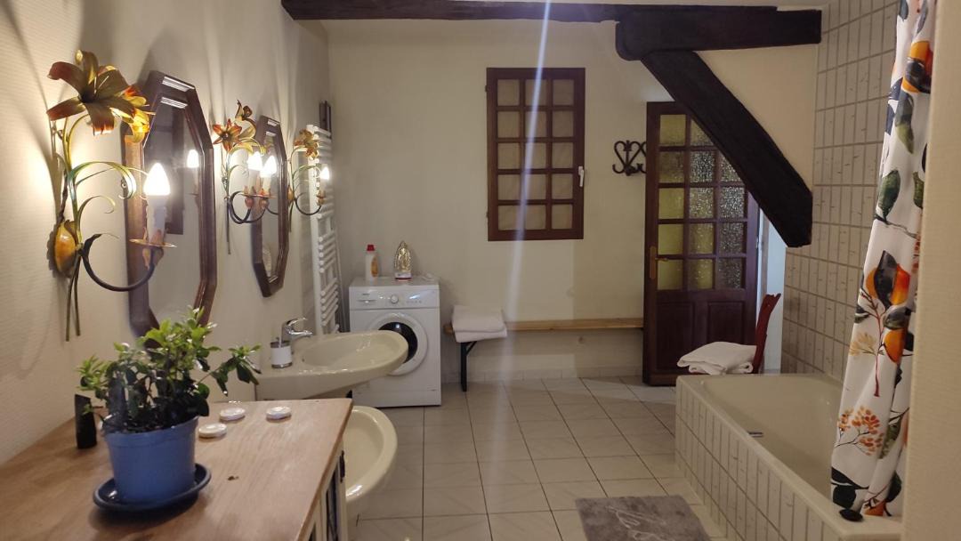 Photo of Bathroom in Issigeac