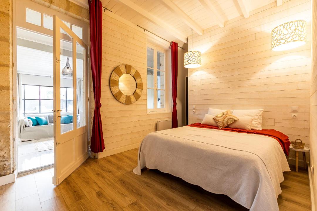 Photo of Bedroom in Vertheuil