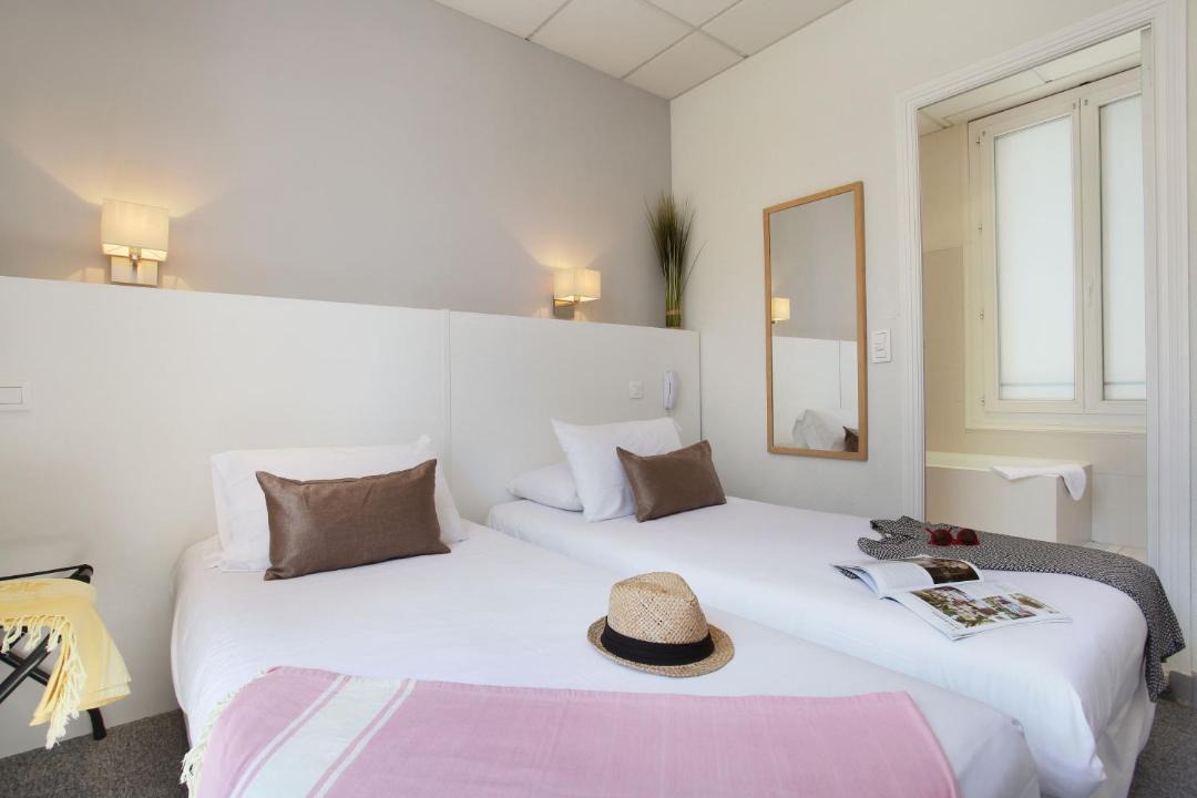 Photo of Bedroom in Cannes City Centre