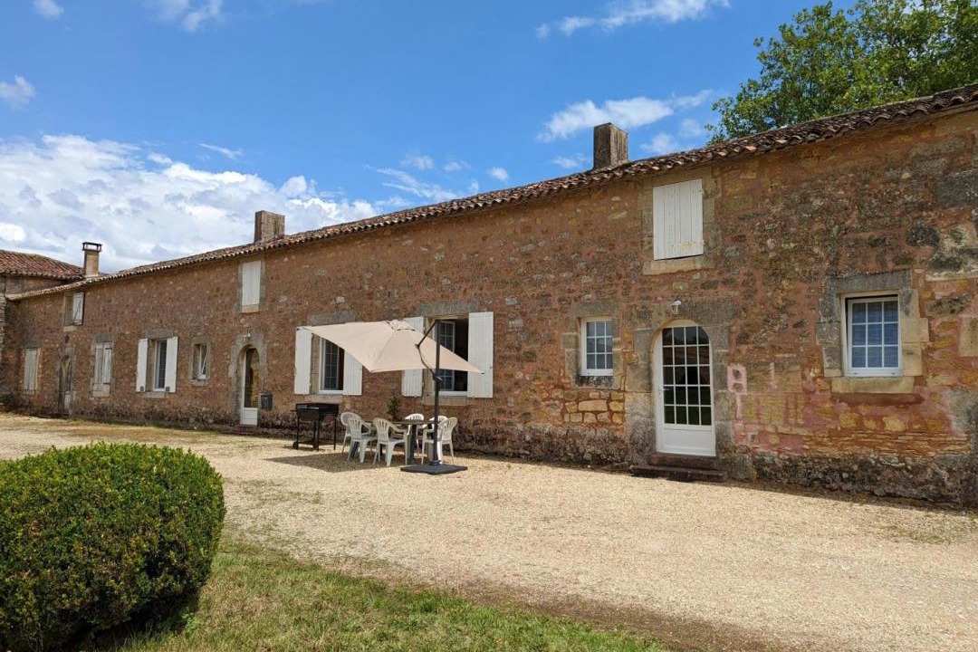 Photo of Buildings in Cherves-Richemont