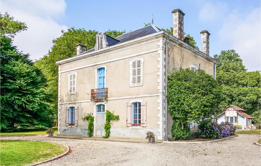 Photo of Buildings in Beylongue