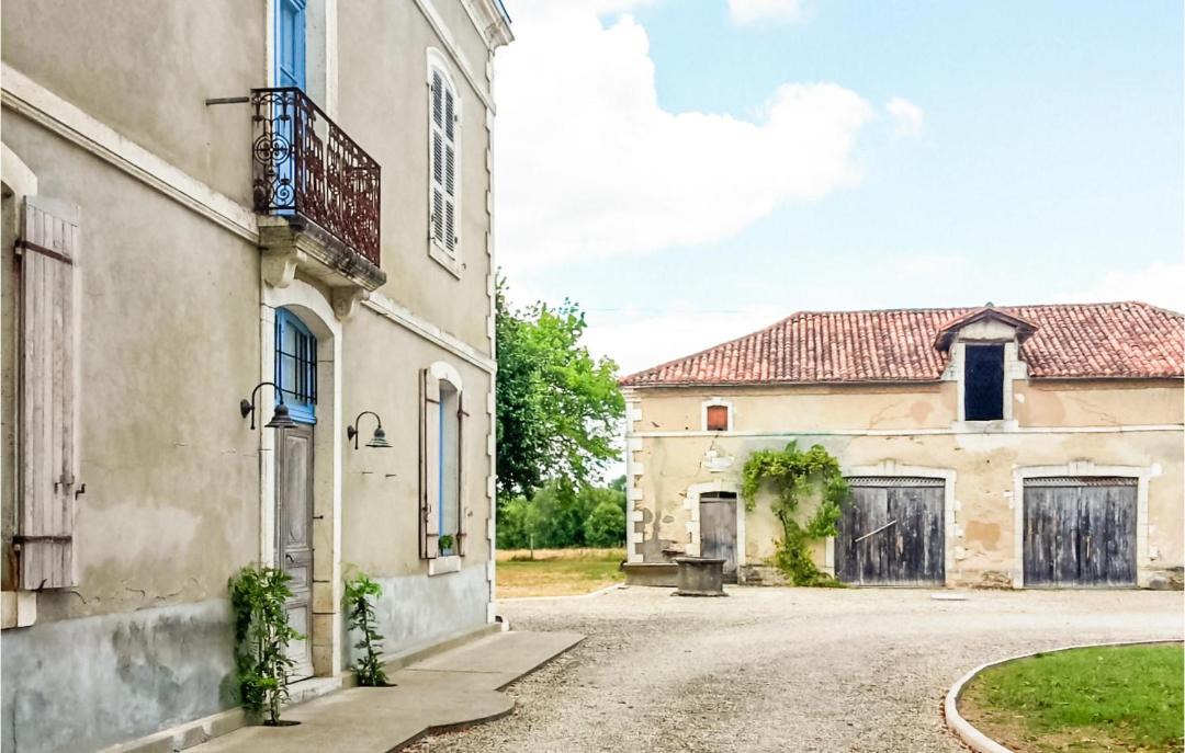 Photo of Buildings in Beylongue
